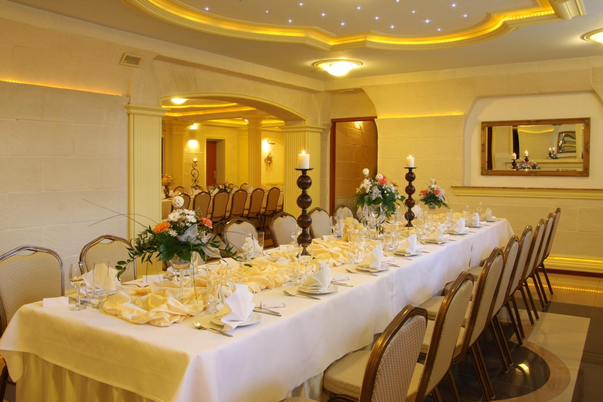 Cumulus Hotel Bedzin Ngoại thất bức ảnh