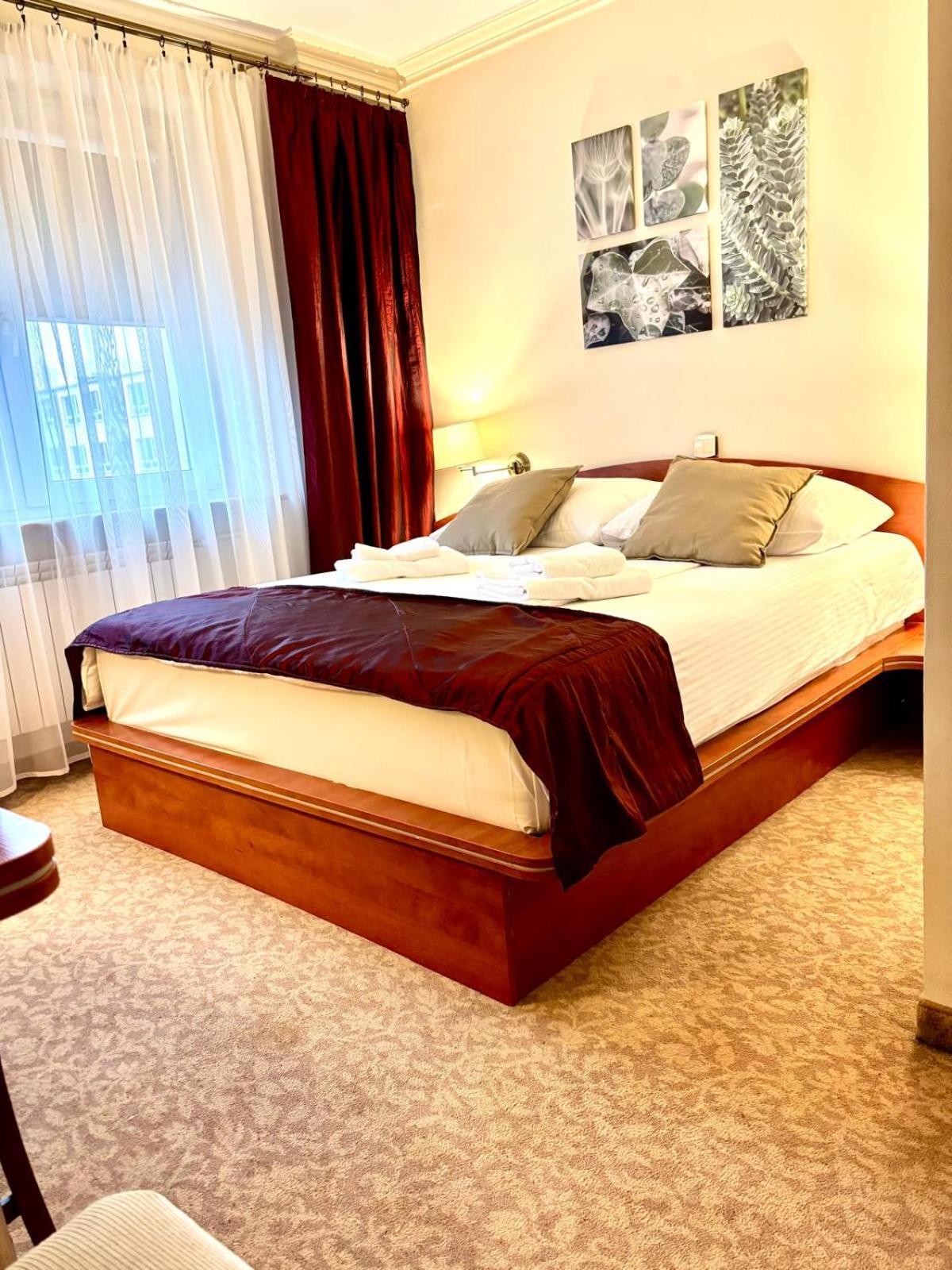 Cumulus Hotel Bedzin Ngoại thất bức ảnh