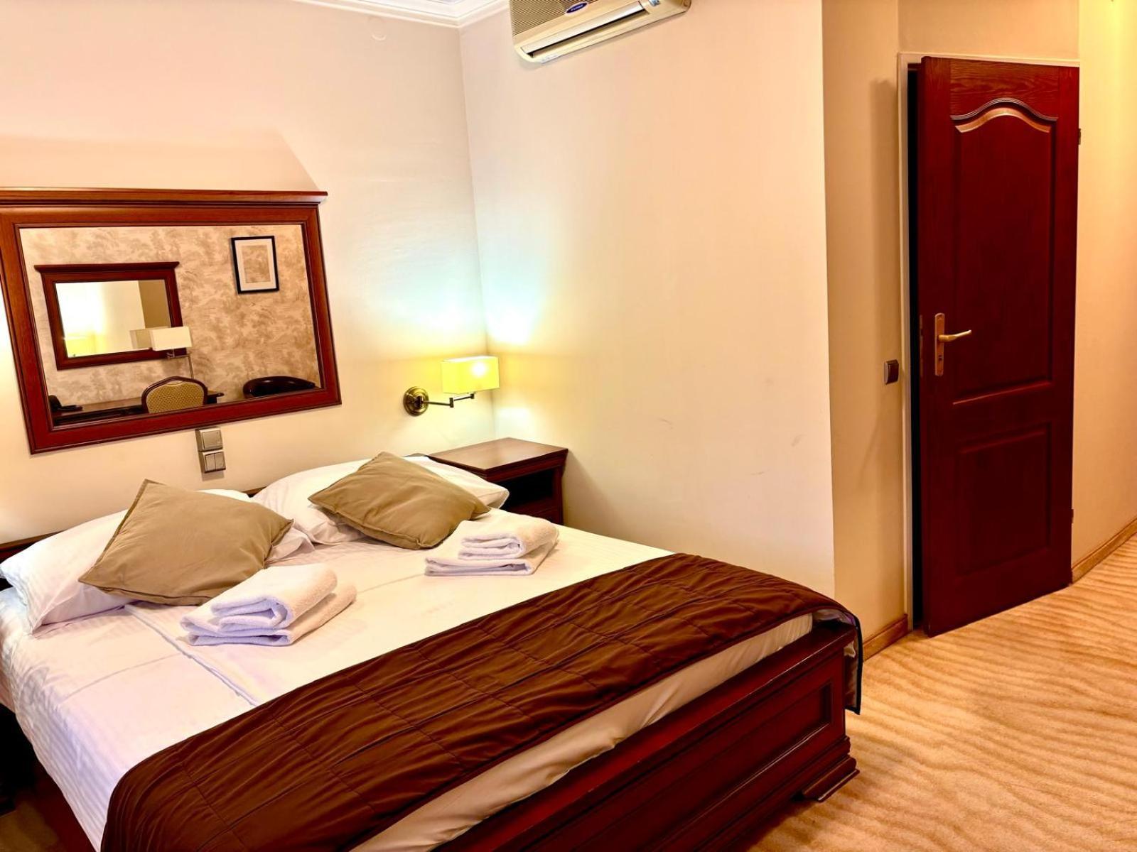 Cumulus Hotel Bedzin Ngoại thất bức ảnh